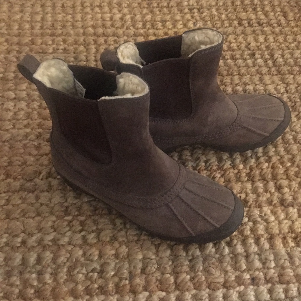 New UGG Duck Boots- sz.6